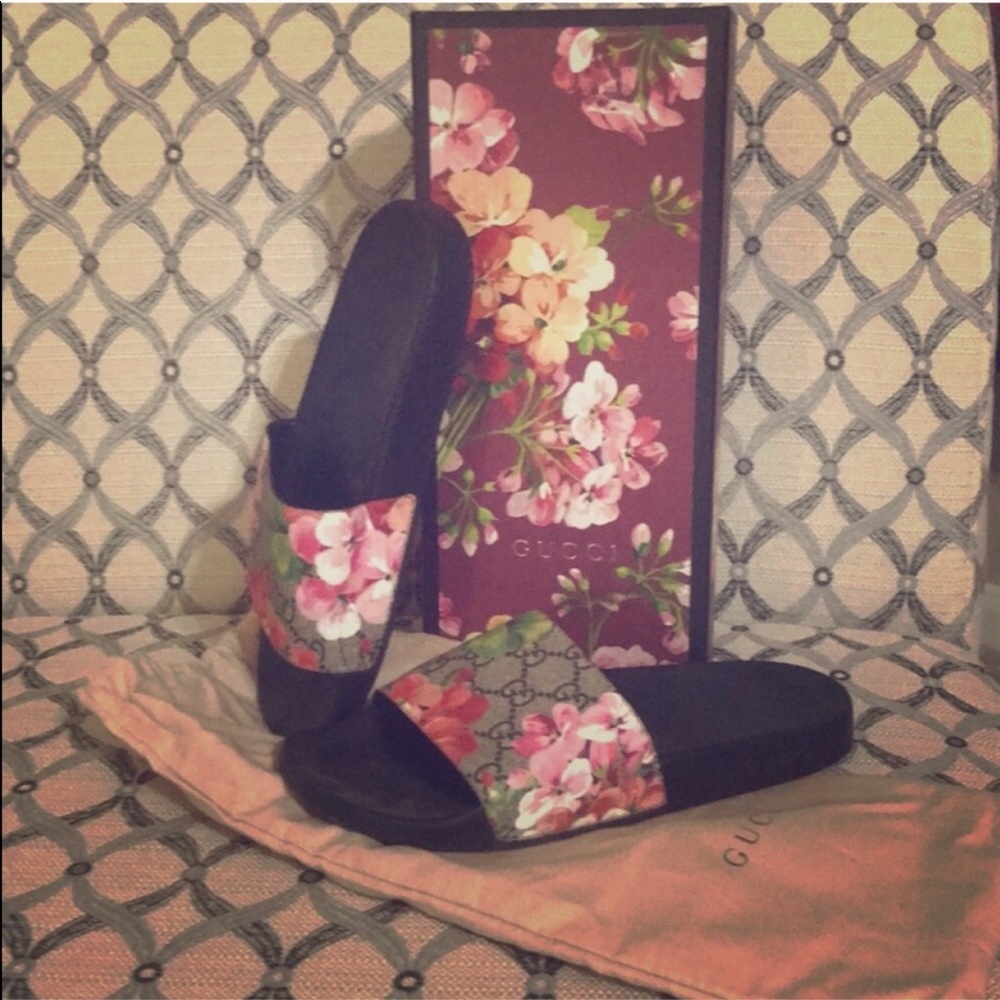 Gucci GG Bloom slides